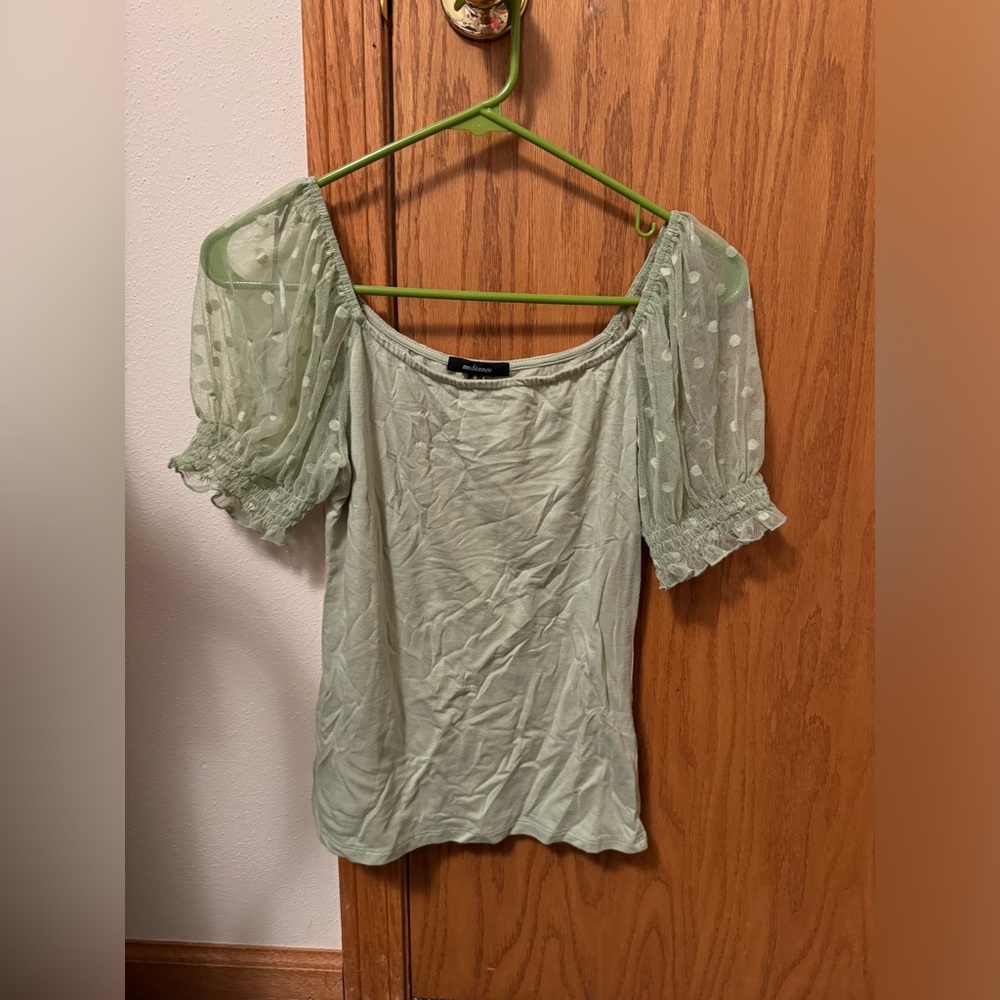 medium green short sleeve t shirt